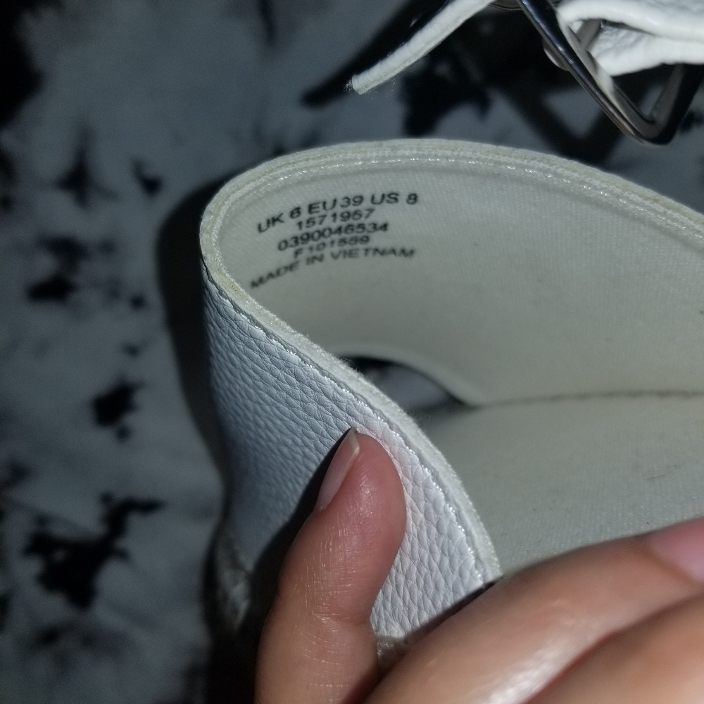 Sandals - Picture 3 of 4